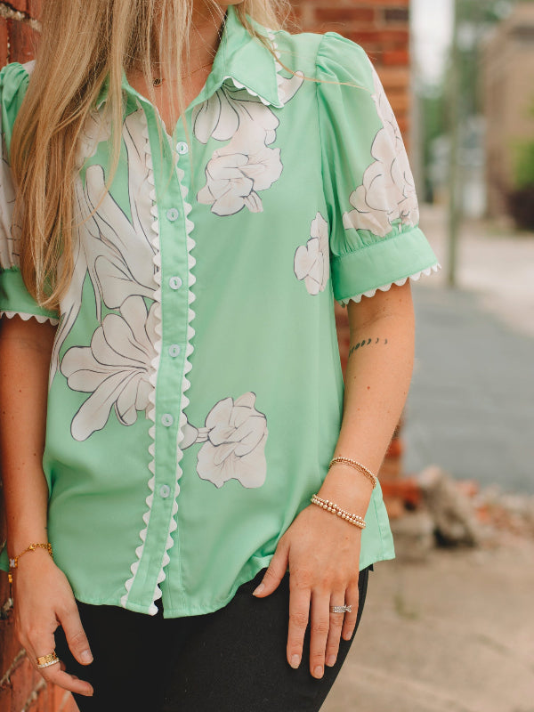 Lucy Lt Green Floral Short Sleeve Top