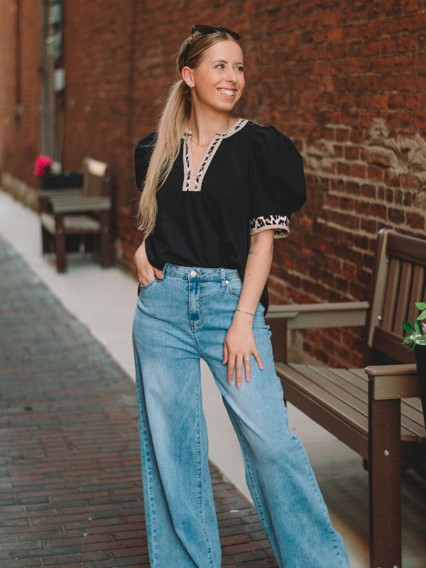 Laura Black Short Sleeve Top